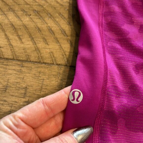 Lululemon capri leggings size 6. Camo - Picture 13 of 16
